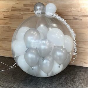 Balon eksplozija s podvezicom i 50 malih balona