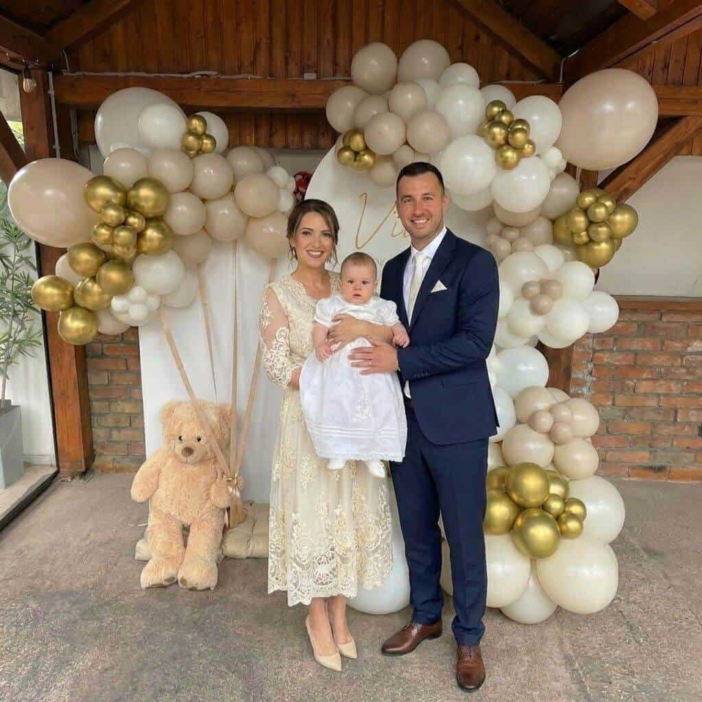 velika pozadina sa dvije pozadine balonima i medvjedićem za krštenje zlatno bež