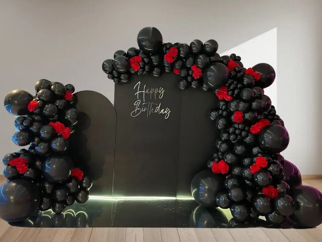 crna-pozadina-crvene-ruze-happy-birthday